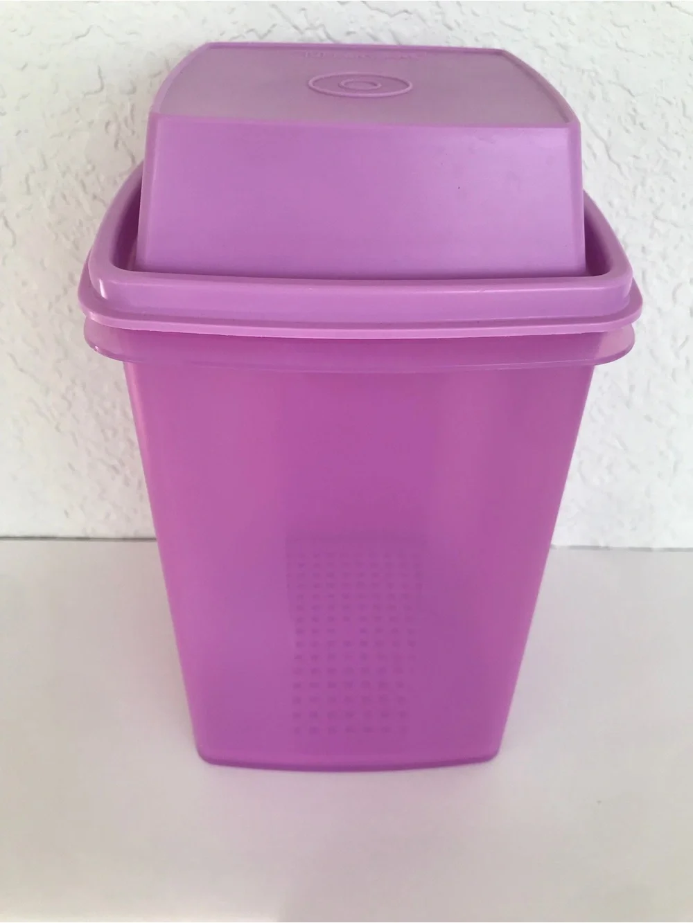 Purple Tupperware Large Pick-A-Deli Pickle Olive Keeper Holder Canister 1562-1